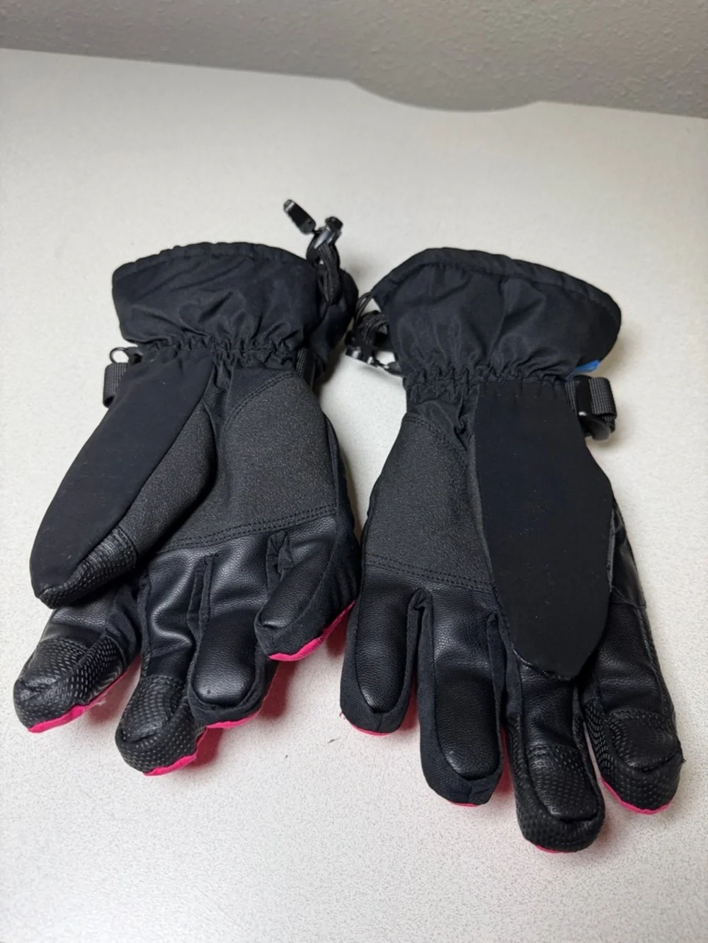 Women's Winter Ski Gloves in Pink and Black